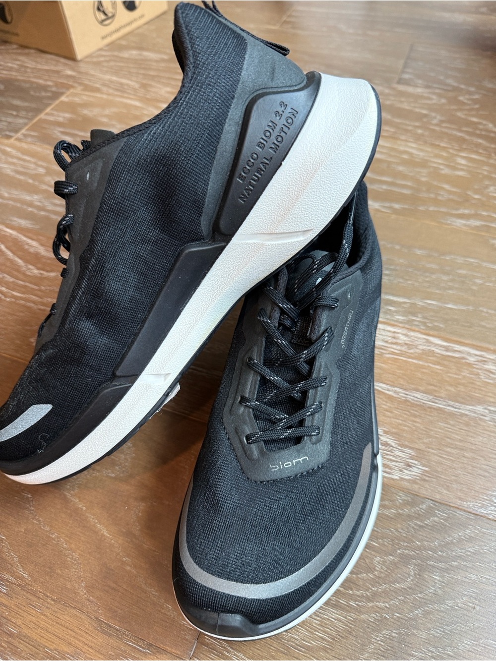 Ecco Women's Black Sneakers with Gray Accents size 40 - Picture 3 of 10